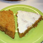 Etaler le glaçage sur une moitié de gâteau Etaler le glaçage sur une moitié de gâteau