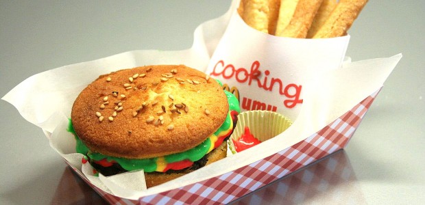 #htmlcaption_2419 Faux Mac DO, ou le hamburger-frites sucré.