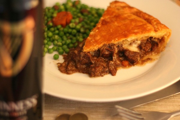 Steak, guinness and cheese pie 