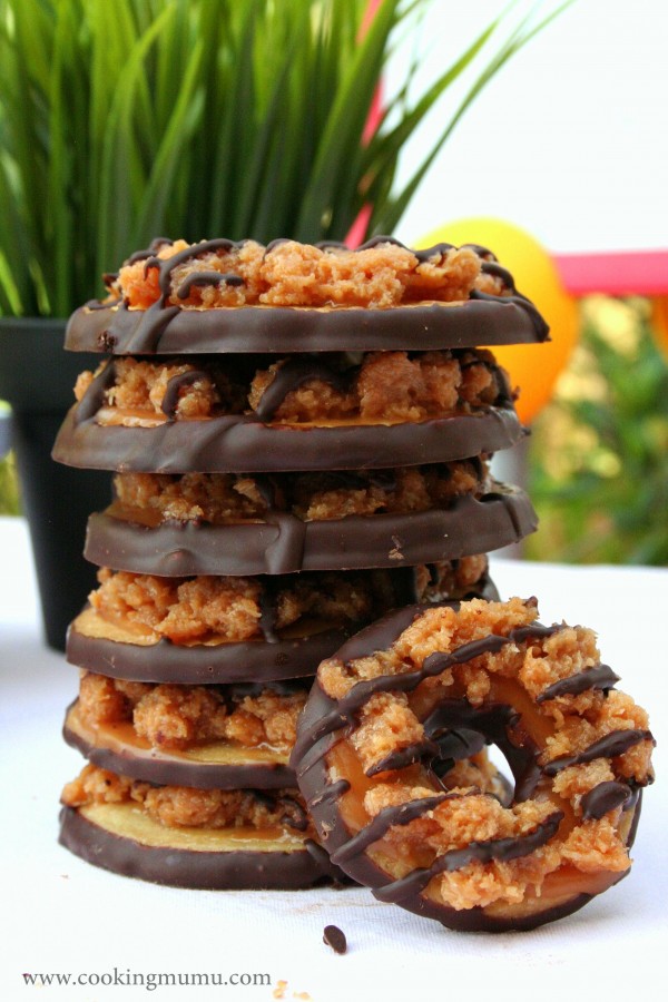 Pile de samoa cookies