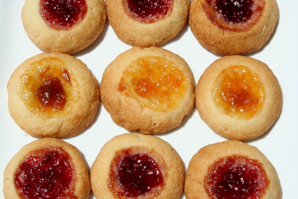 Biscuits fourrés à la confiture