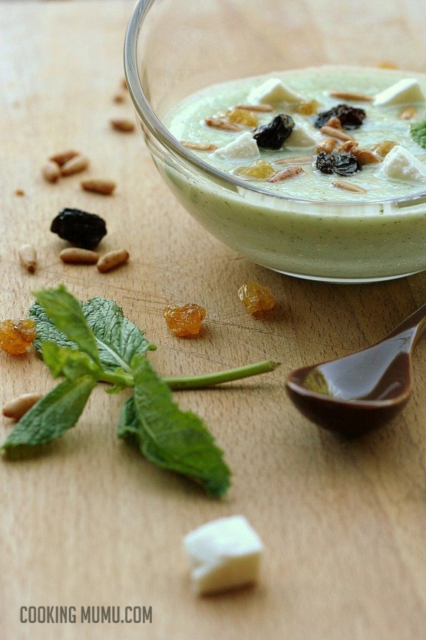 Soupe froide de concombre, menthe, feta, pignons et raisins