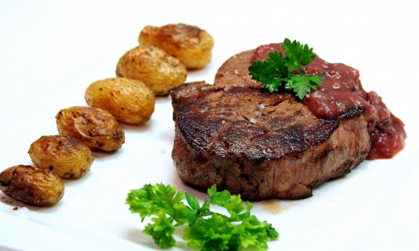 Viande tournedos et airelles