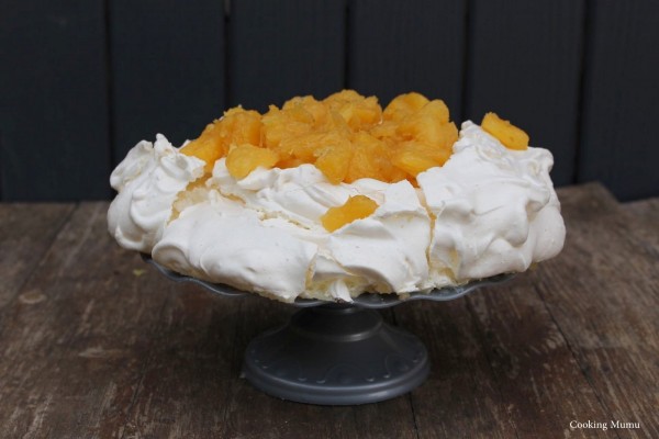 Purée d'ananas sur pavlova